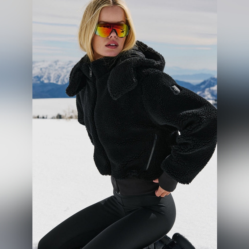 ALO Foxy Sherpa Jacket in Black Size M